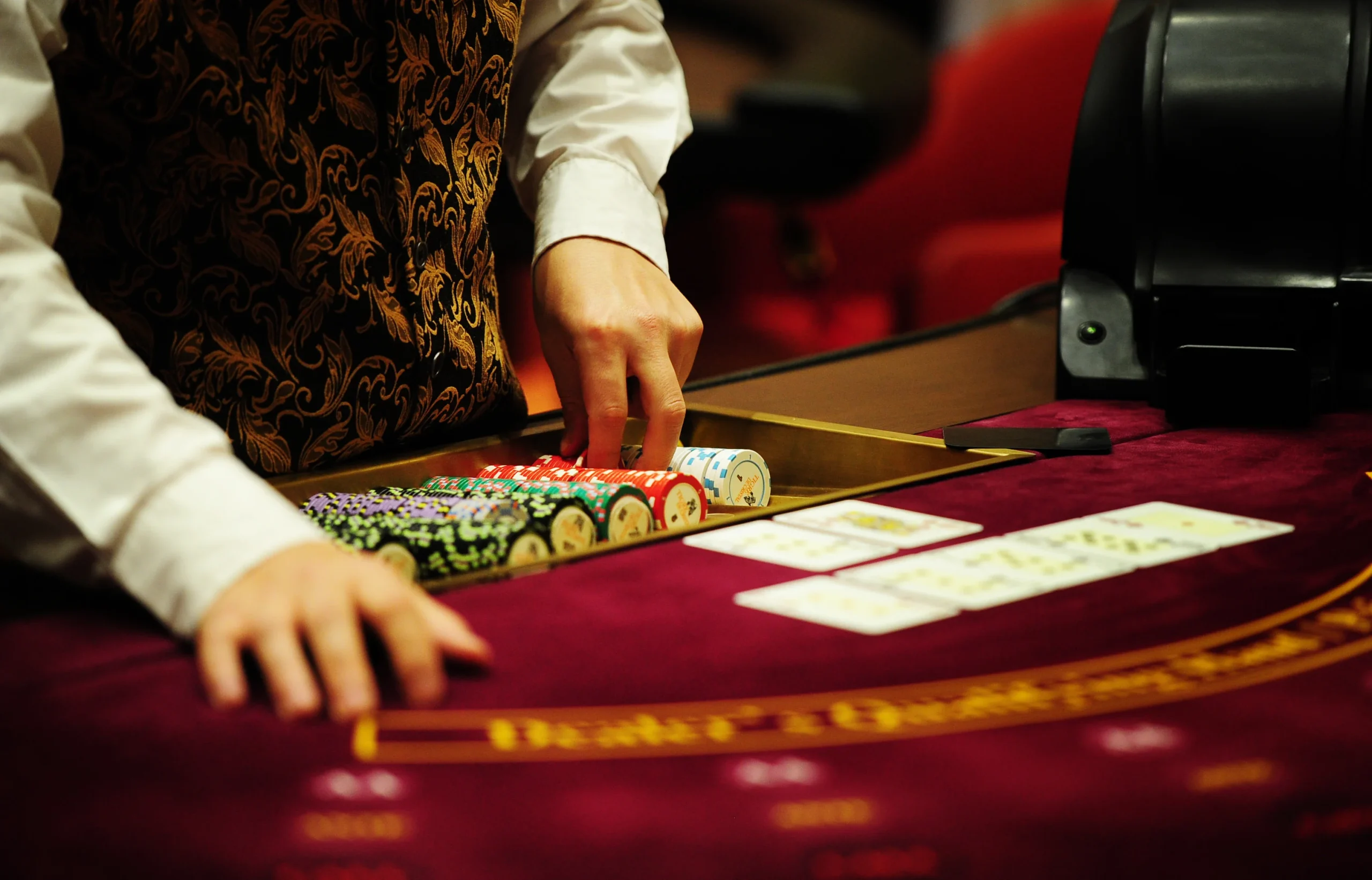  singapore casino dealer steals chips
